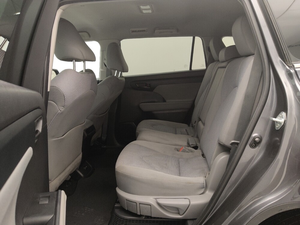 2021 Toyota Highlander in Gladstone, MO 64118 - 18099355 18