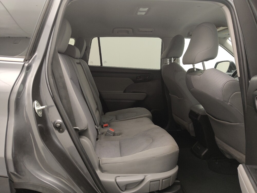 2021 Toyota Highlander in Gladstone, MO 64118 - 18099355 19