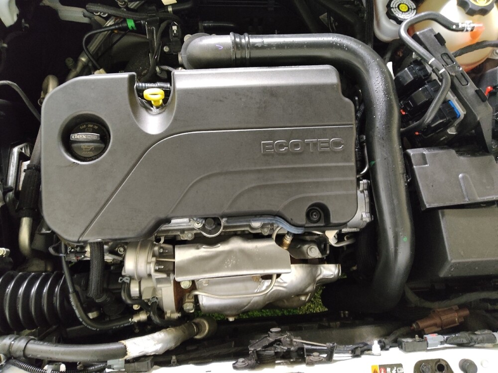 2022 Chevrolet Malibu in Greensboro, NC 27407 - 18099403 30