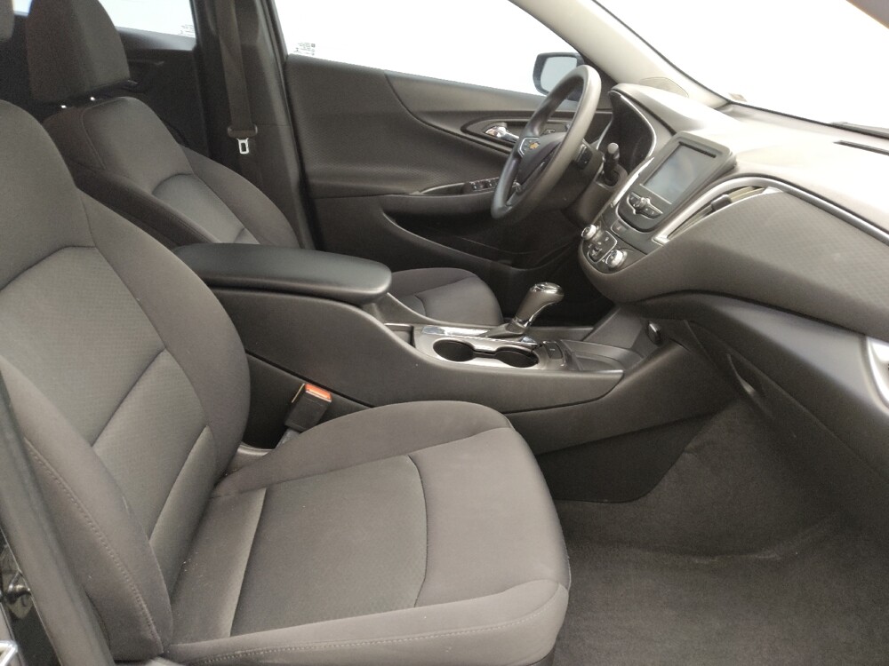 2017 Chevrolet Malibu in St. Louis, MO 63125 - 18099446 21