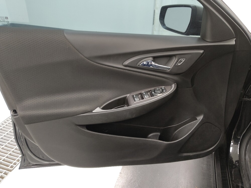 2017 Chevrolet Malibu in St. Louis, MO 63125 - 18099446 27