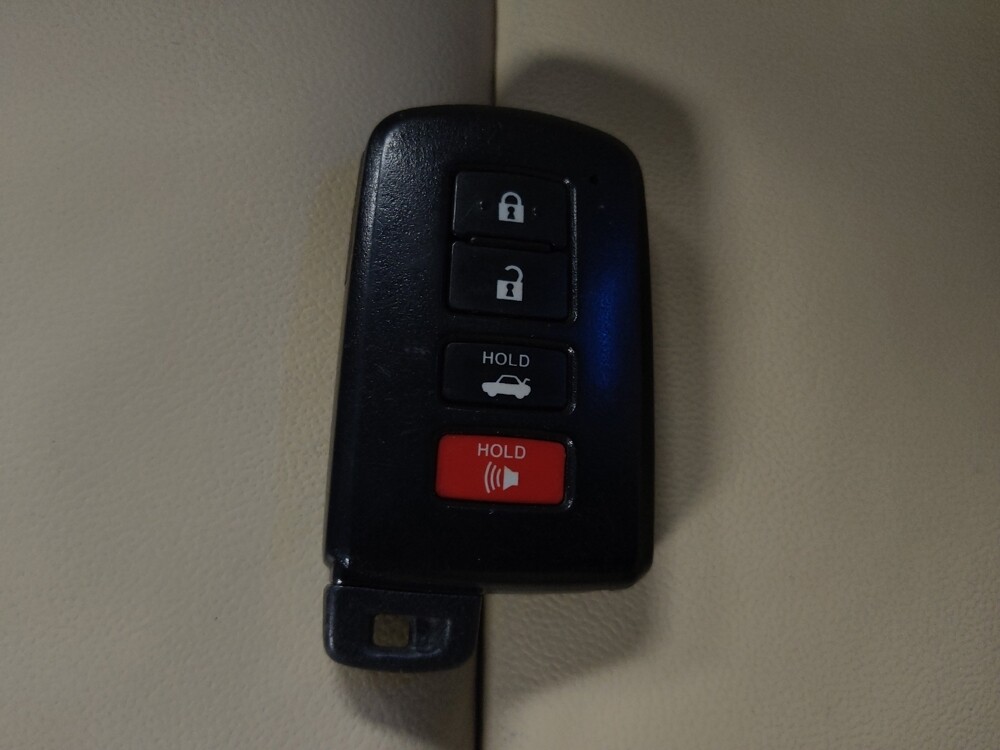 2015 Toyota Camry in Live Oak, TX 78233 - 18099450 32