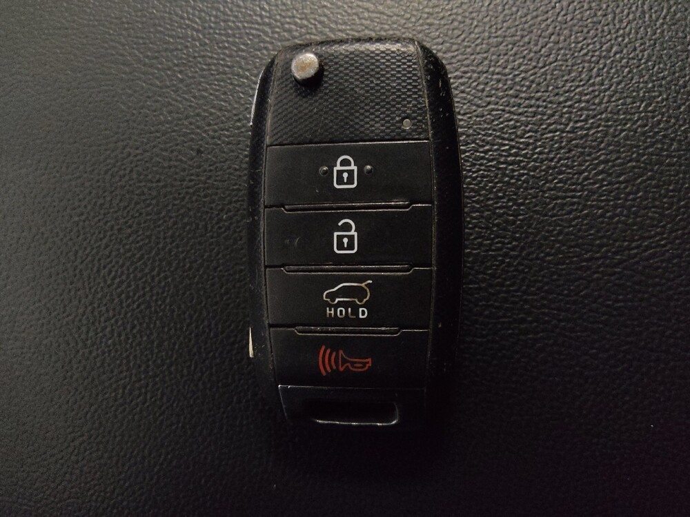 2018 Kia Sorento in Houston, TX 77060 - 18099458 32