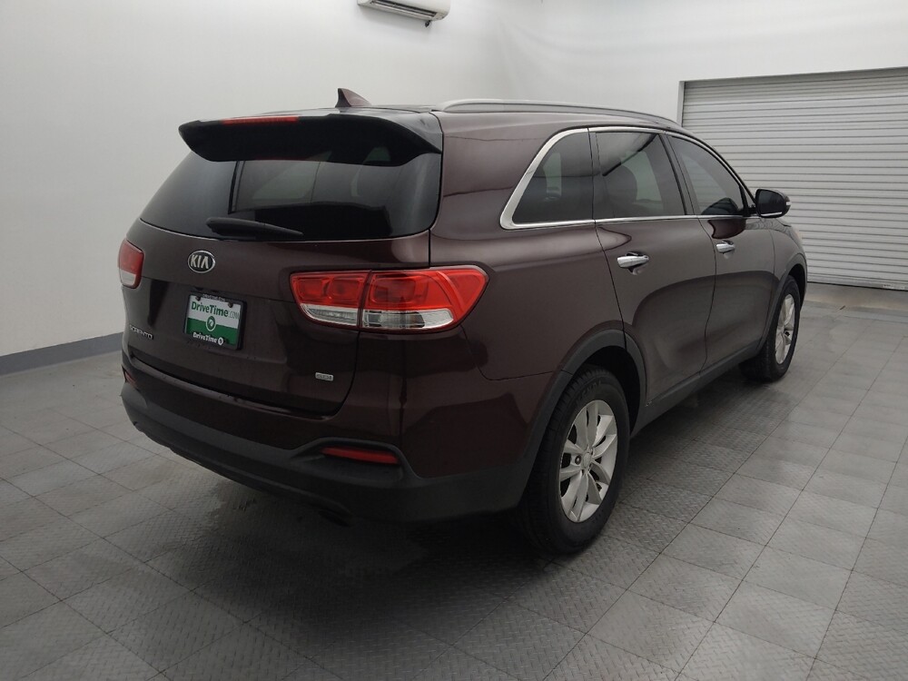 2018 Kia Sorento in Houston, TX 77060 - 18099458 9