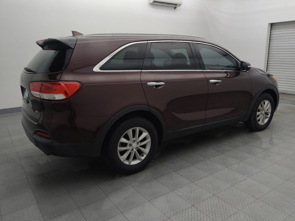 2018 Kia Sorento in Houston, TX 77060 - 18099458 10