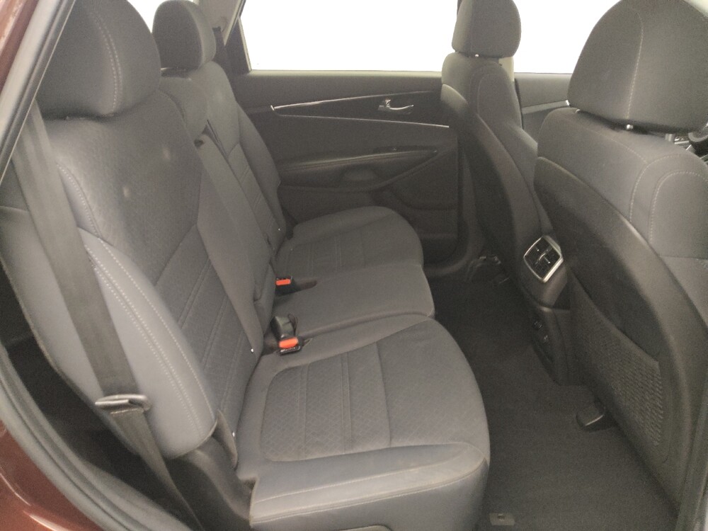 2018 Kia Sorento in Houston, TX 77060 - 18099458 19