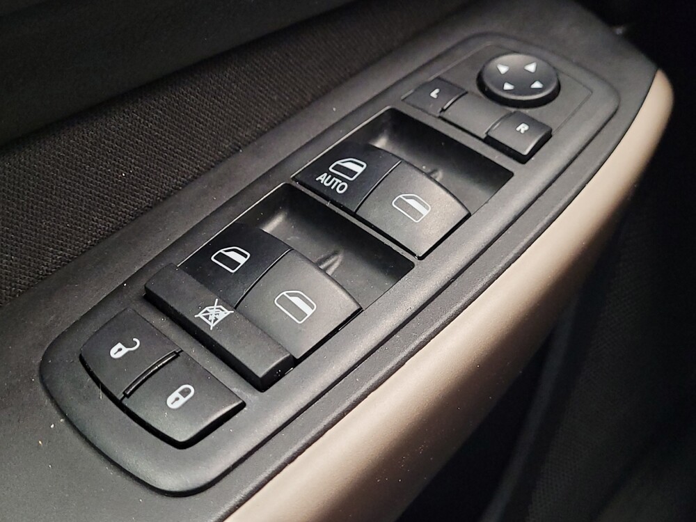 2018 Jeep Cherokee in Downey, CA 90241 - 18099466 27