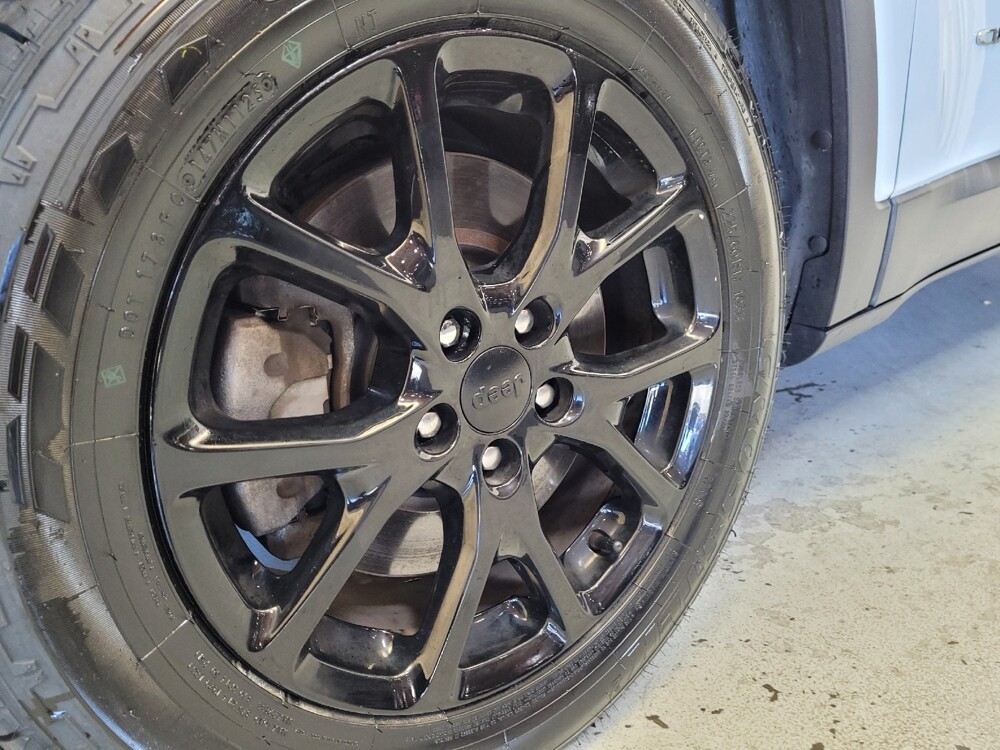 2018 Jeep Cherokee in Downey, CA 90241 - 18099466 31