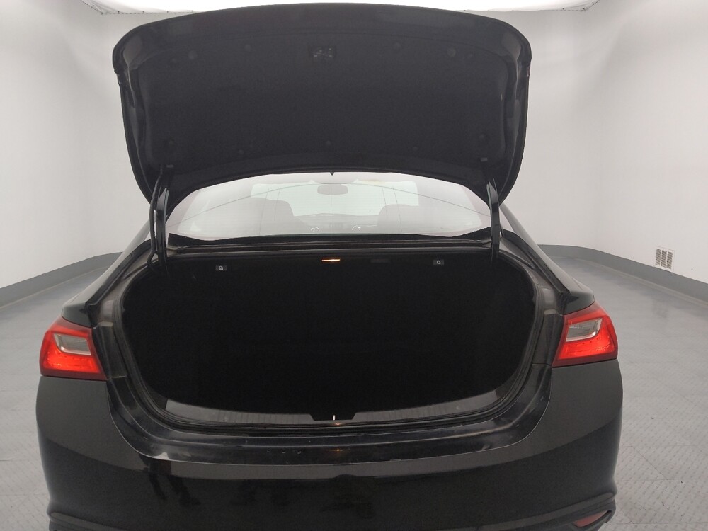 2017 Chevrolet Malibu in Gladstone, MO 64118 - 18099484 29