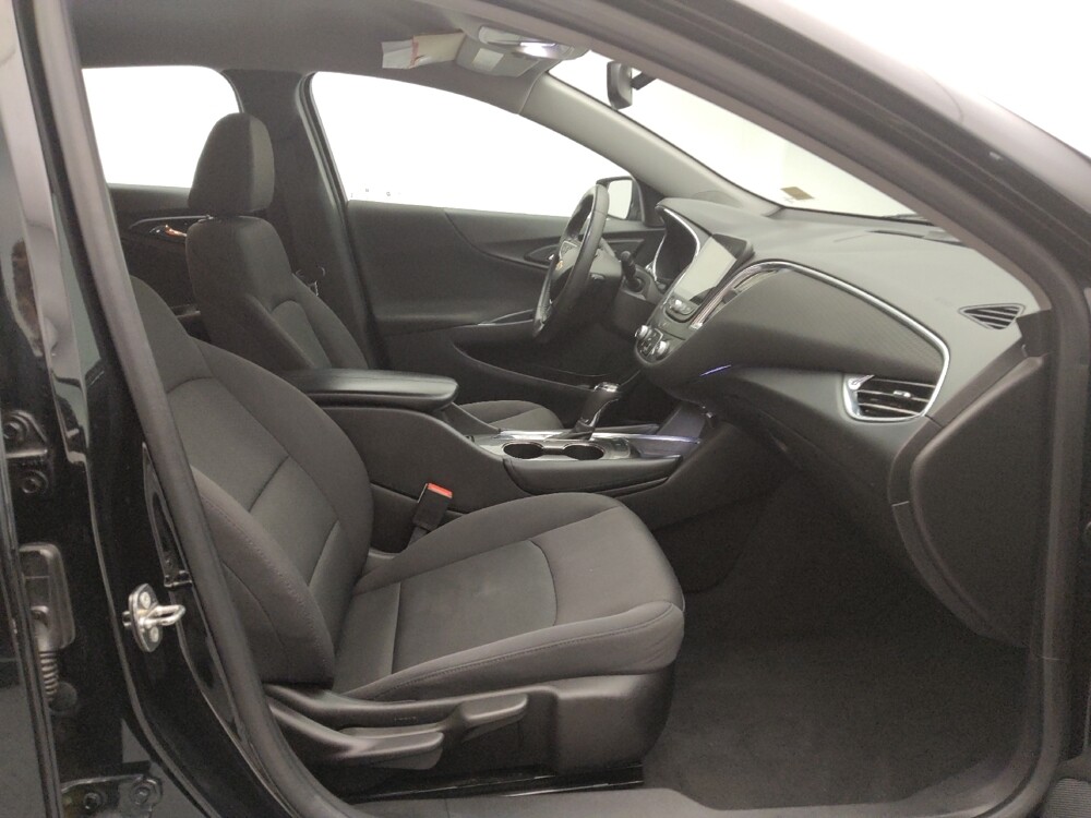 2017 Chevrolet Malibu in Gladstone, MO 64118 - 18099484 21