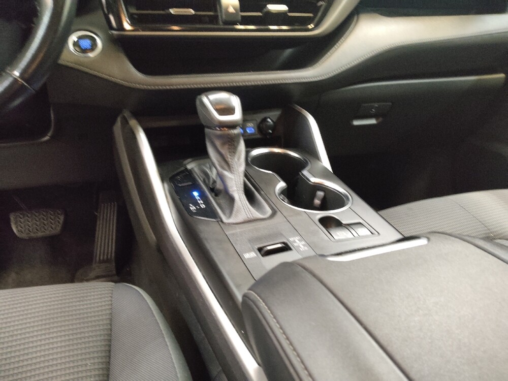 2022 Toyota Highlander in Fairfield, OH 45014 - 18099492 26