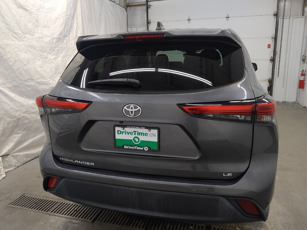 2022 Toyota Highlander in Fairfield, OH 45014 - 18099492 7
