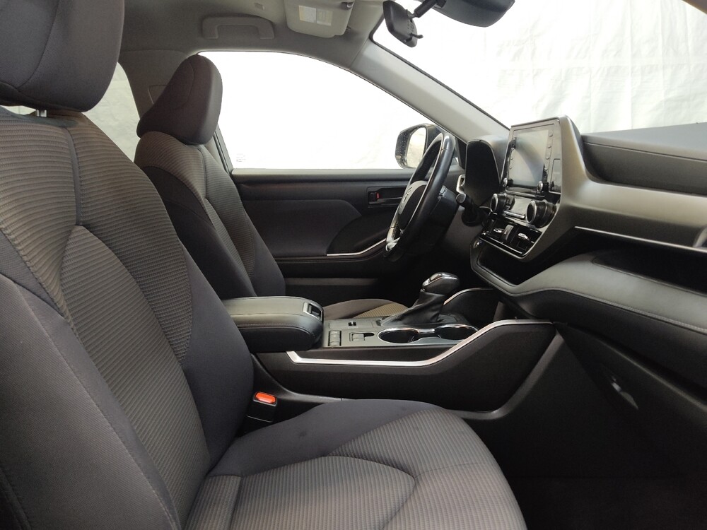 2022 Toyota Highlander in Fairfield, OH 45014 - 18099492 21
