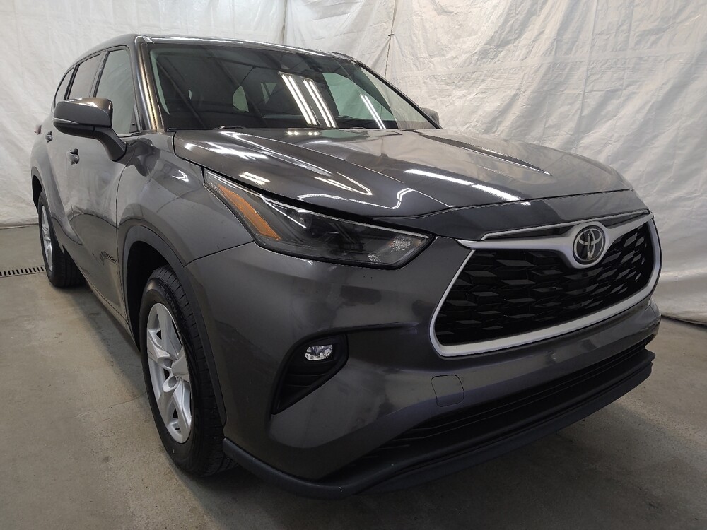 2022 Toyota Highlander in Fairfield, OH 45014 - 18099492 13