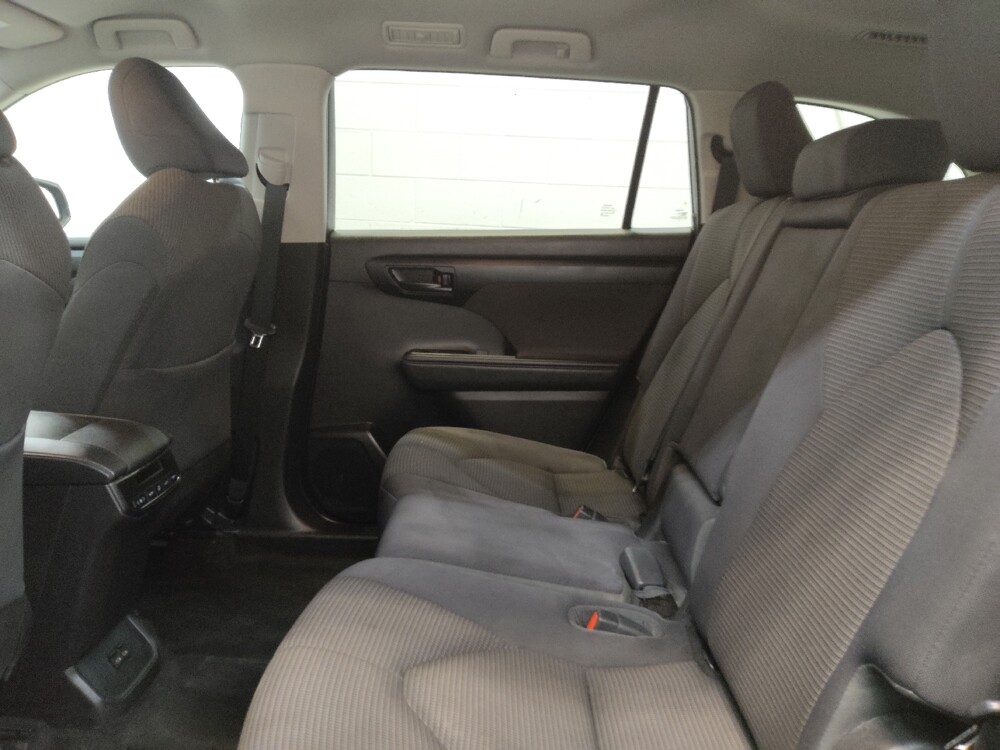 2022 Toyota Highlander in Fairfield, OH 45014 - 18099492 18