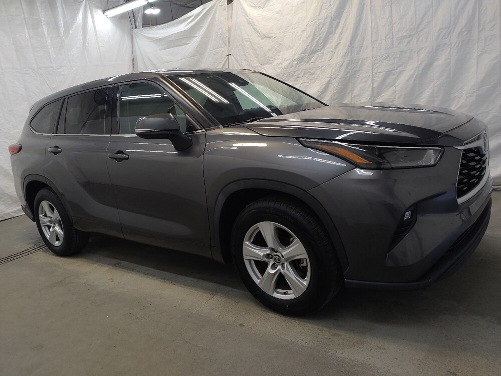2022 Toyota Highlander in Fairfield, OH 45014 - 18099492 11