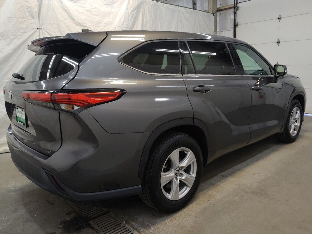 2022 Toyota Highlander in Fairfield, OH 45014 - 18099492 10
