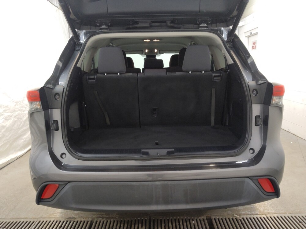 2022 Toyota Highlander in Fairfield, OH 45014 - 18099492 29