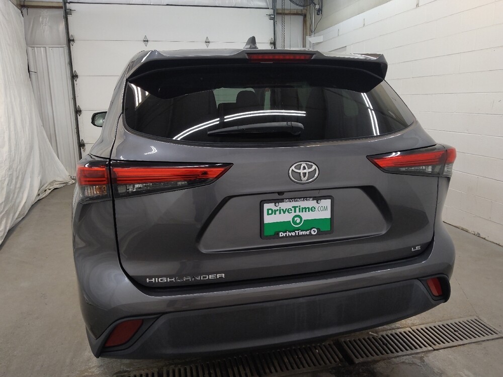 2022 Toyota Highlander in Fairfield, OH 45014 - 18099492 6