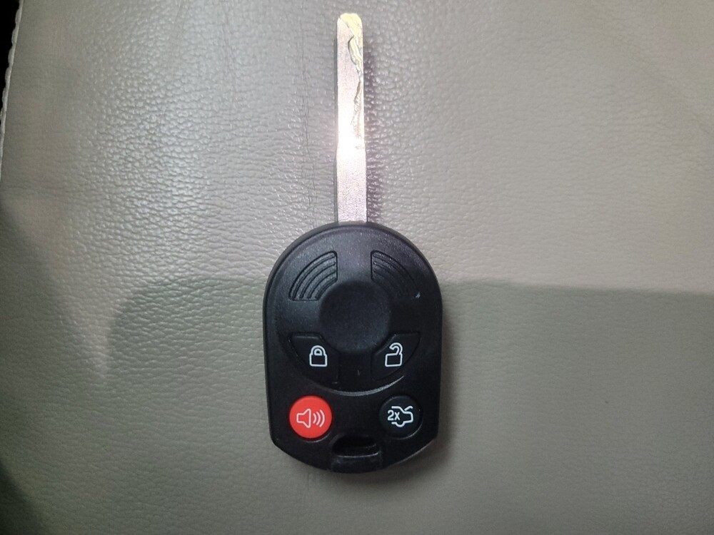 2018 Ford Escape in Indianapolis, IN 46222 - 18099496 32