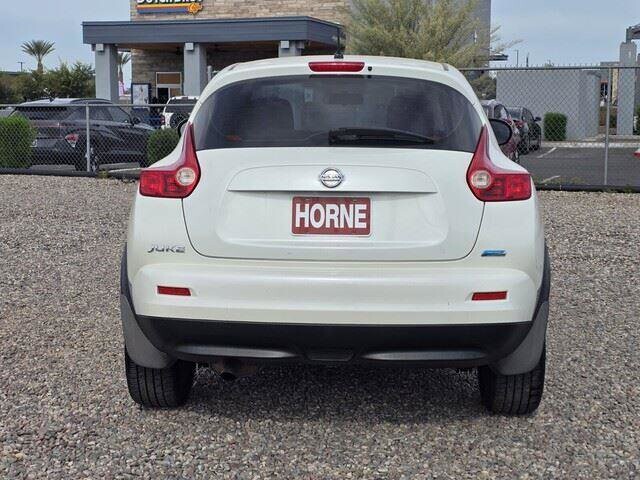 2013 Nissan Juke in Mesa, AZ 85212 - 18099555 7