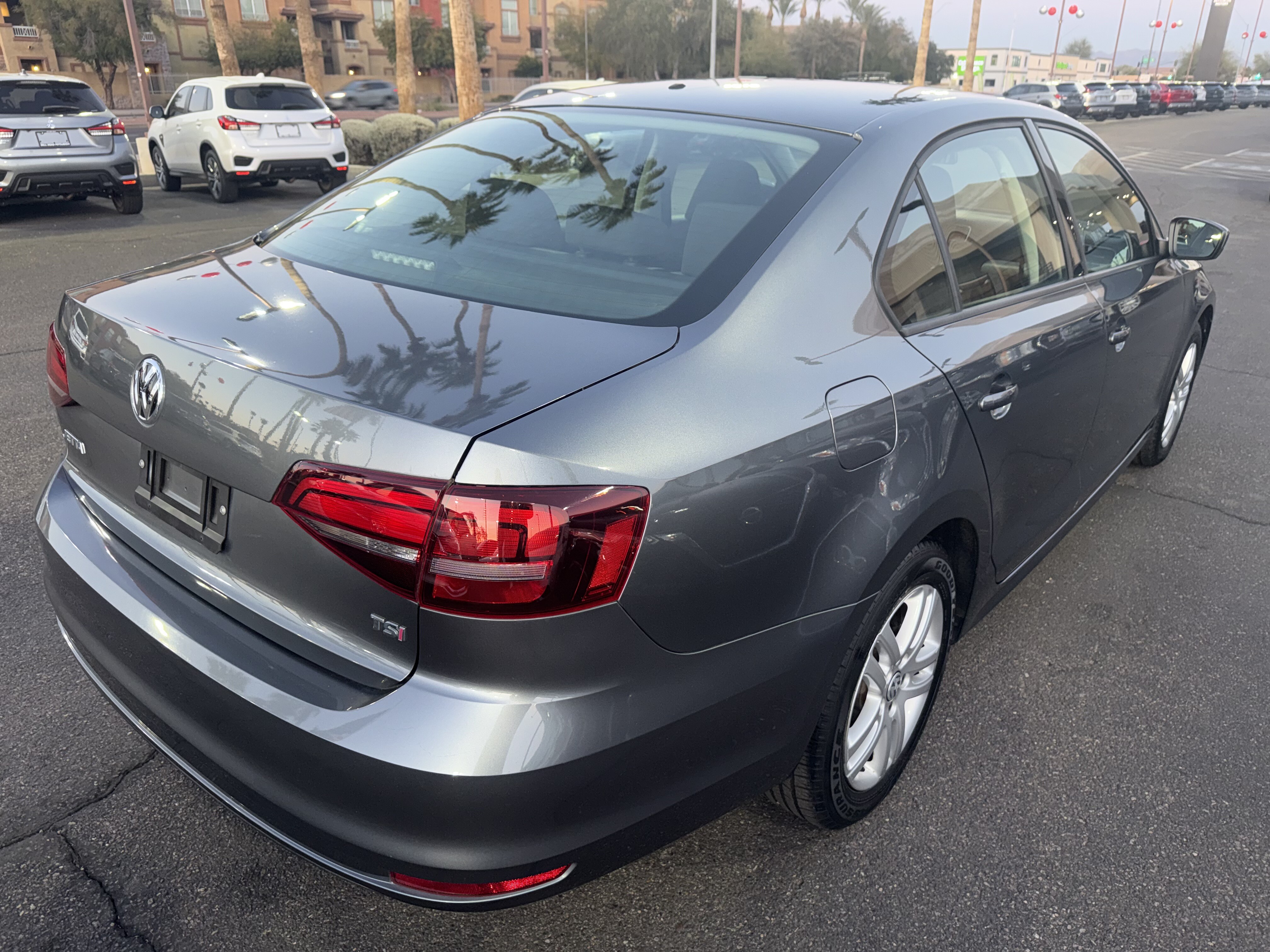 2018 Volkswagen Jetta in Phoenix, AZ 85022 - 18099586 4