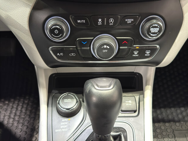 2020 Jeep Cherokee in Burlington, WI 53105 - 18099589 30