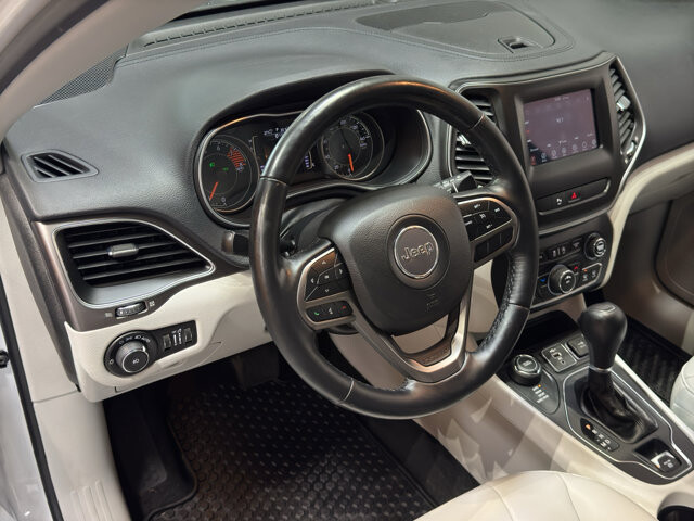 2020 Jeep Cherokee in Burlington, WI 53105 - 18099589 16