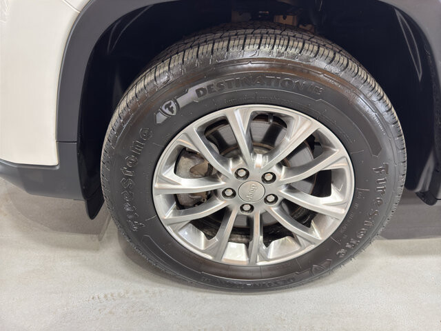 2020 Jeep Cherokee in Burlington, WI 53105 - 18099589 9