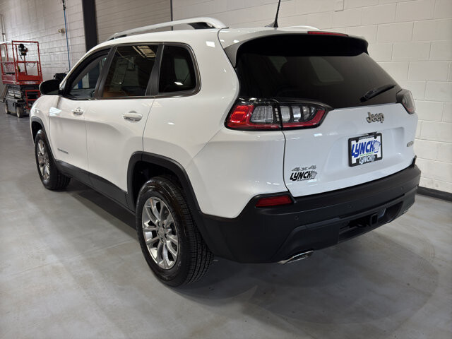 2020 Jeep Cherokee in Burlington, WI 53105 - 18099589 3