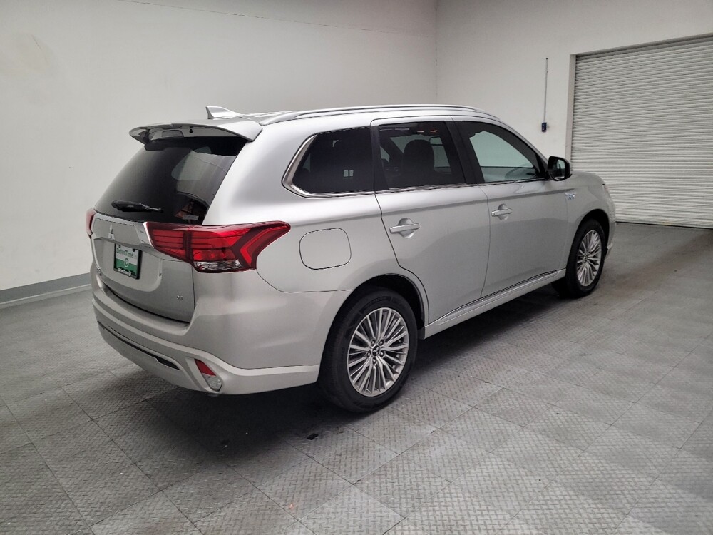 2020 Mitsubishi Outlander in Riverside, CA 92504 - 18099606 9
