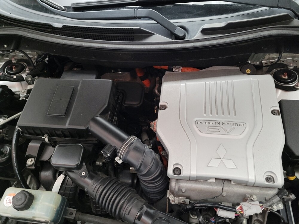 2020 Mitsubishi Outlander in Riverside, CA 92504 - 18099606 30