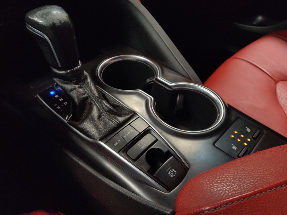 2018 Toyota Camry in Glendale, AZ 85301 - 18099645 26