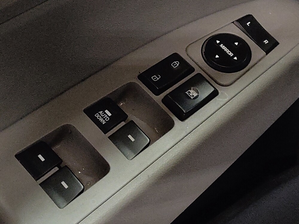 2019 Hyundai Elantra in Orlando, FL 32808 - 18099669 27