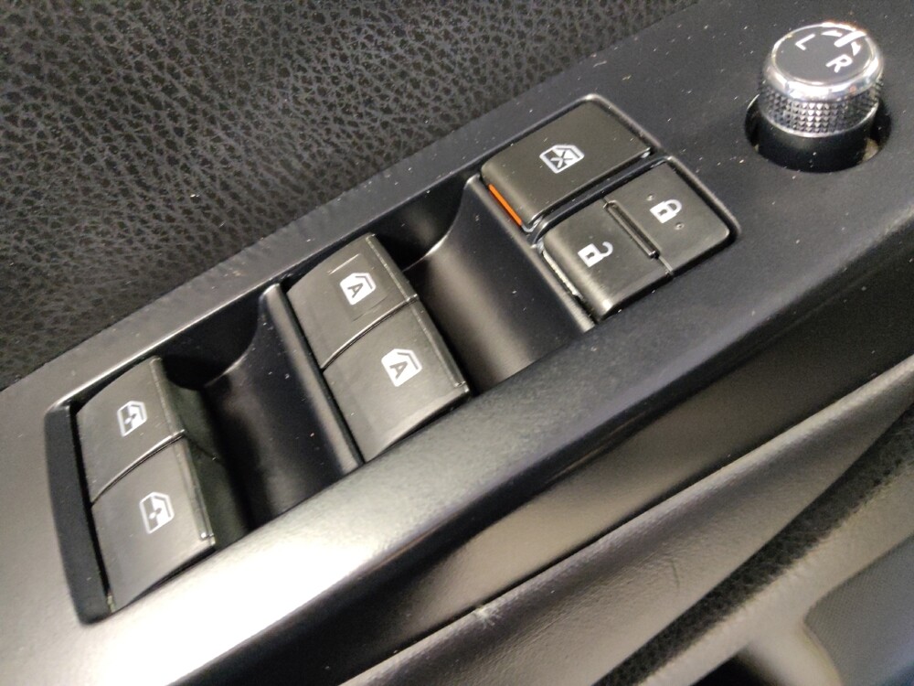 2018 Toyota Highlander in San Antonio, TX 78238 - 18099746 27