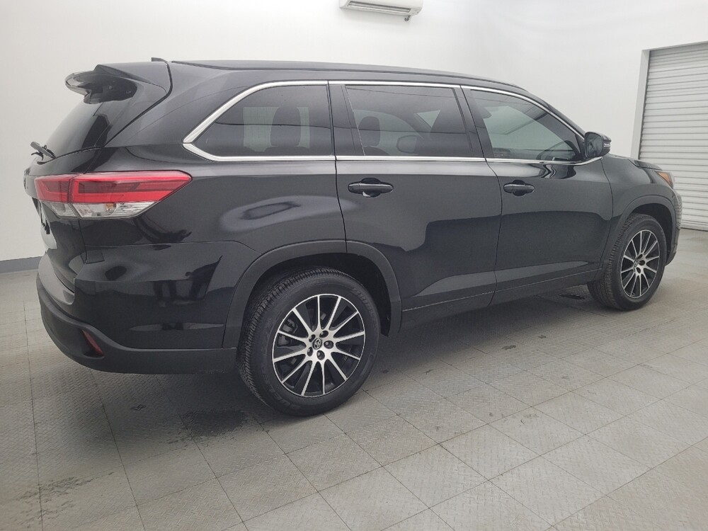 2018 Toyota Highlander in San Antonio, TX 78238 - 18099746 10