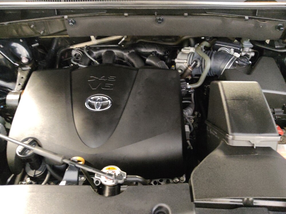 2018 Toyota Highlander in San Antonio, TX 78238 - 18099746 30