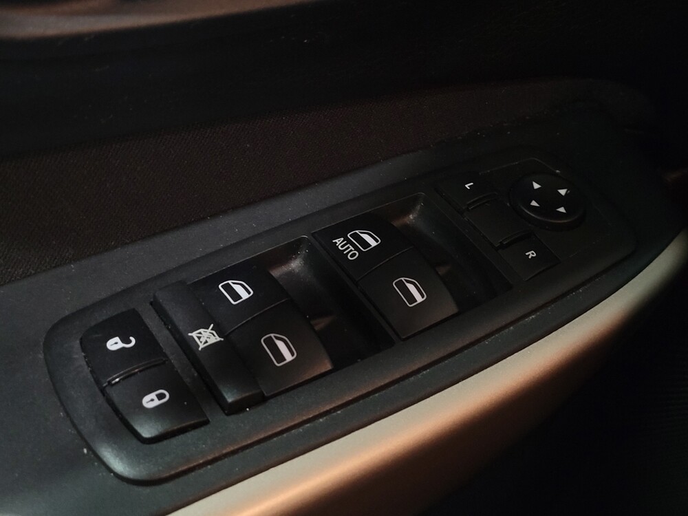 2018 Jeep Cherokee in Allentown, PA 18103 - 18099767 27