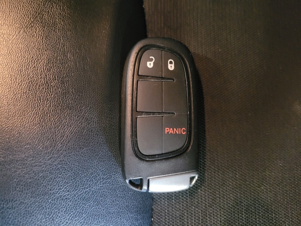 2020 Jeep Cherokee in Jacksonville, FL 32210 - 18099798 32