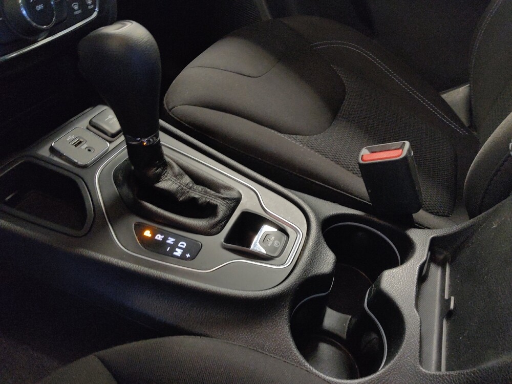 2019 Jeep Cherokee in Baton Rouge, LA 70816 - 18099811 26