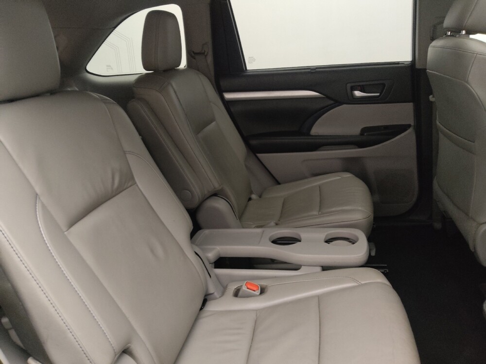 2019 Toyota Highlander in Jacksonville, FL 32225 - 18099842 19