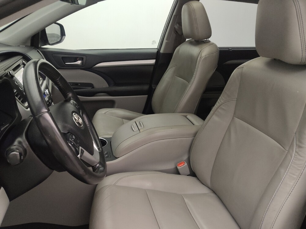 2019 Toyota Highlander in Jacksonville, FL 32225 - 18099842 17