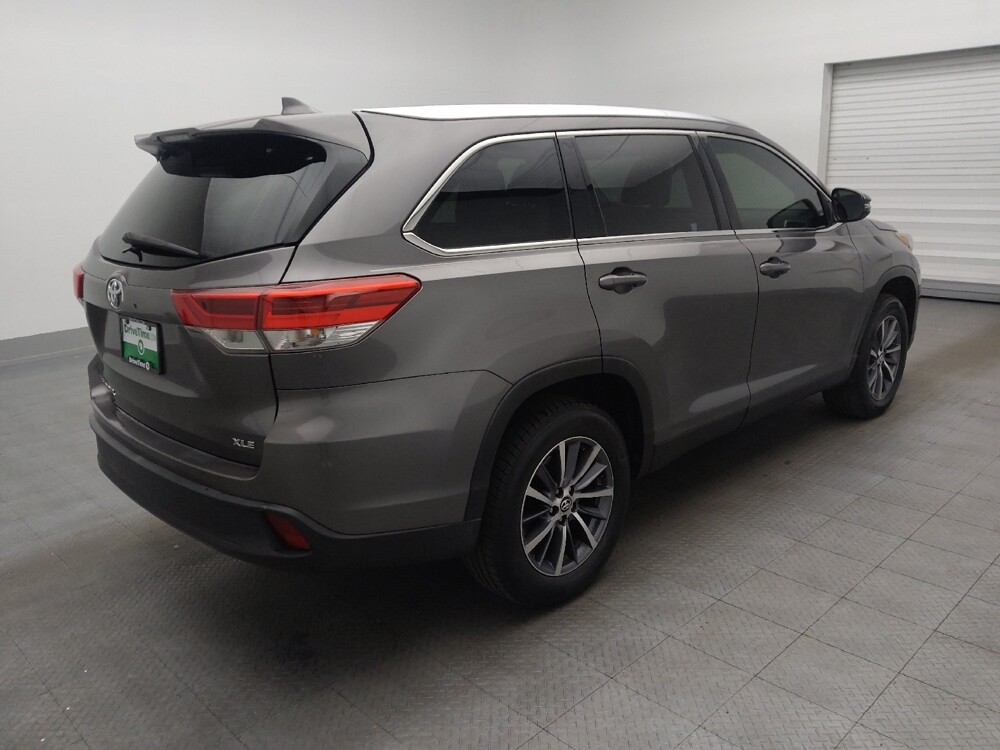 2019 Toyota Highlander in Jacksonville, FL 32225 - 18099842 10