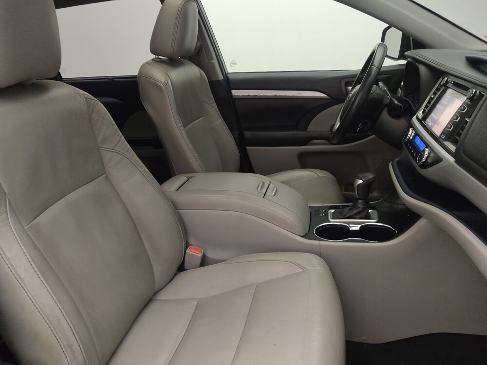 2019 Toyota Highlander in Jacksonville, FL 32225 - 18099842 21