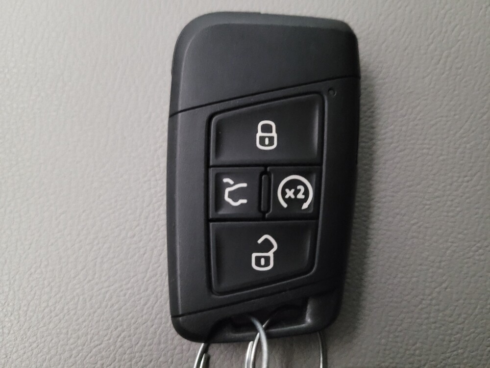 2022 Volkswagen Tiguan in Bakersfield, CA 93309 - 18099871 32