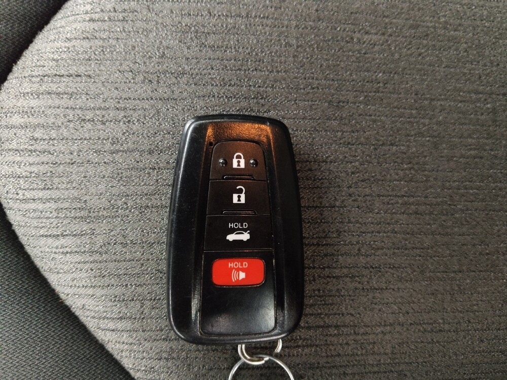 2019 Toyota Camry in Gladstone, MO 64118 - 18099895 32