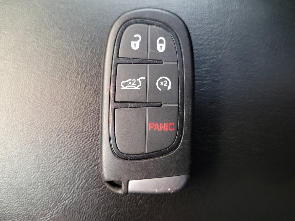 2019 Jeep Cherokee in Downey, CA 90241 - 18099923 32