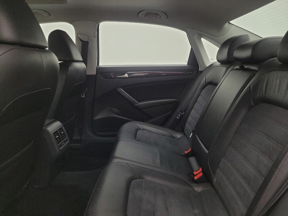 2015 Volkswagen Passat in Columbus, OH 43228 - 18099951 18