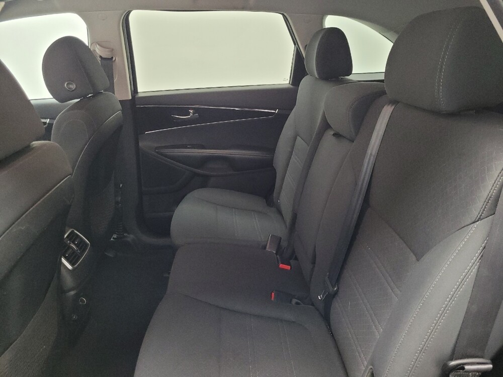 2020 Kia Sorento in Las Vegas, NV 89102 - 18099954 18