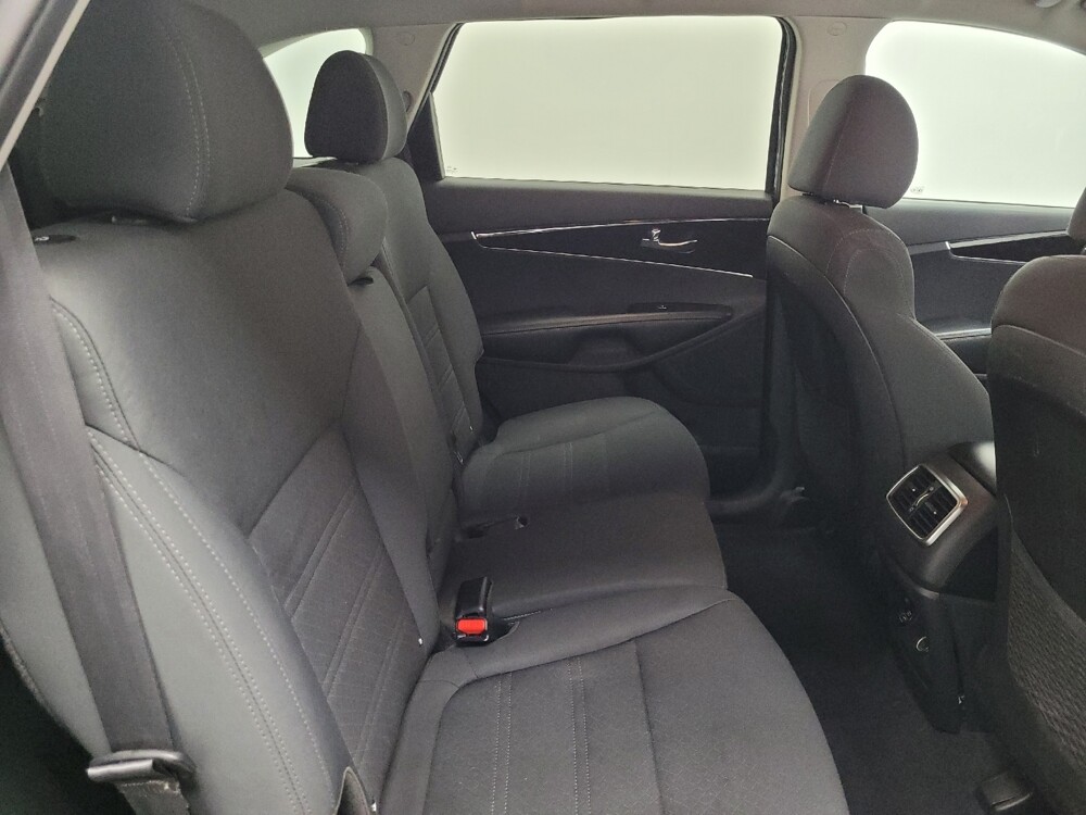 2020 Kia Sorento in Las Vegas, NV 89102 - 18099954 19